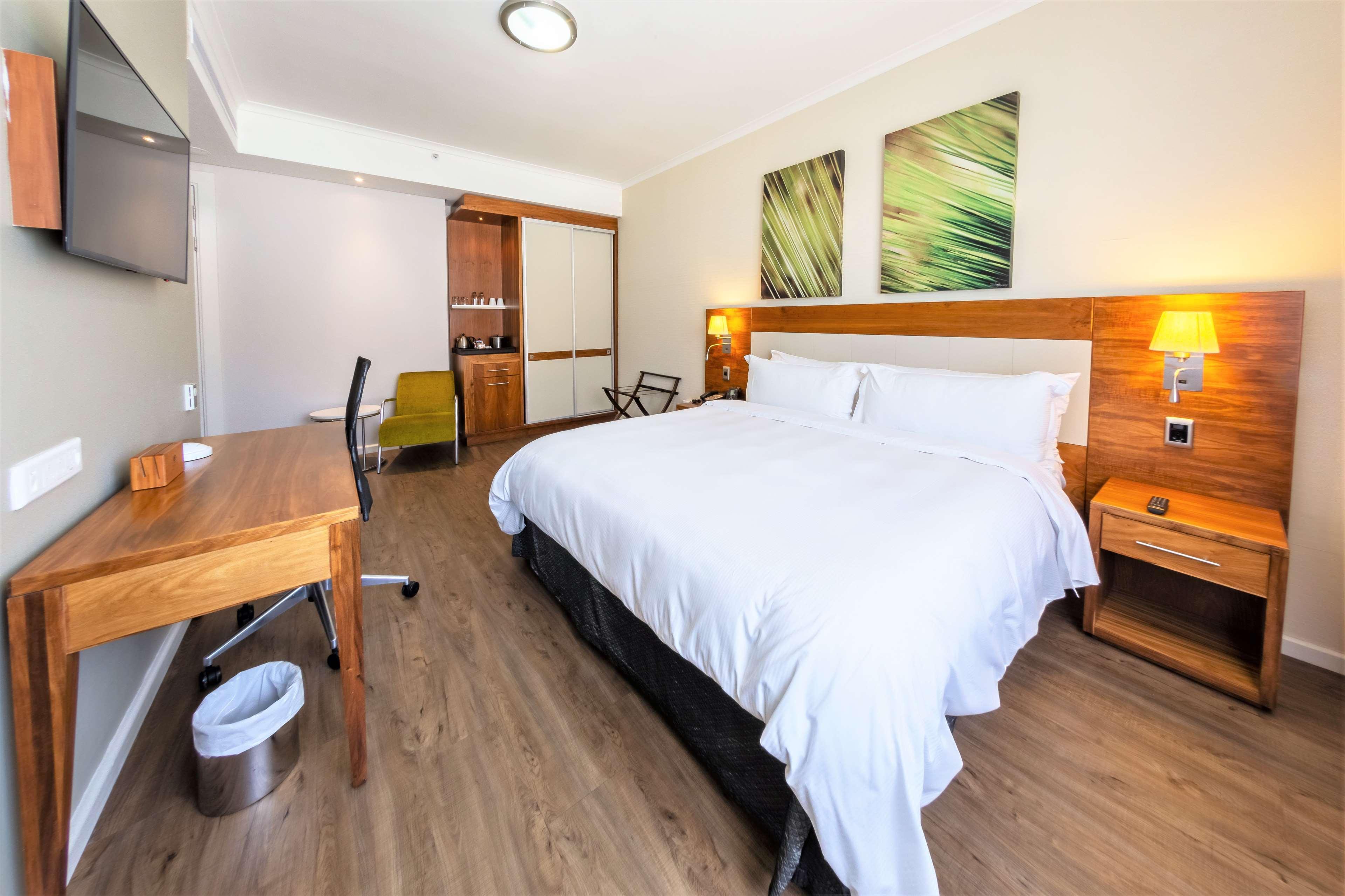Hotel Doubletree By Hilton Cape Town Upper Eastside Exterior foto