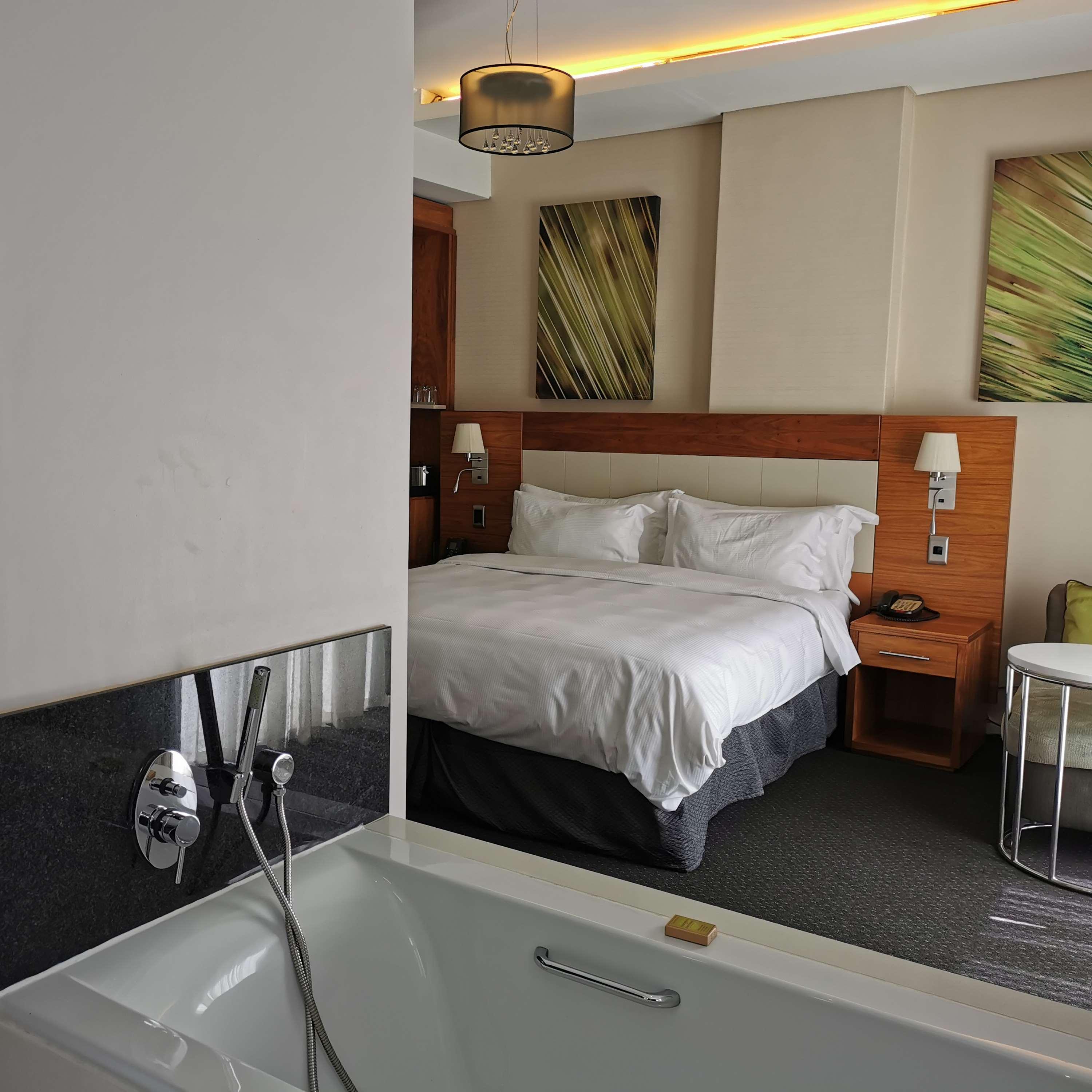 Hotel Doubletree By Hilton Cape Town Upper Eastside Exterior foto