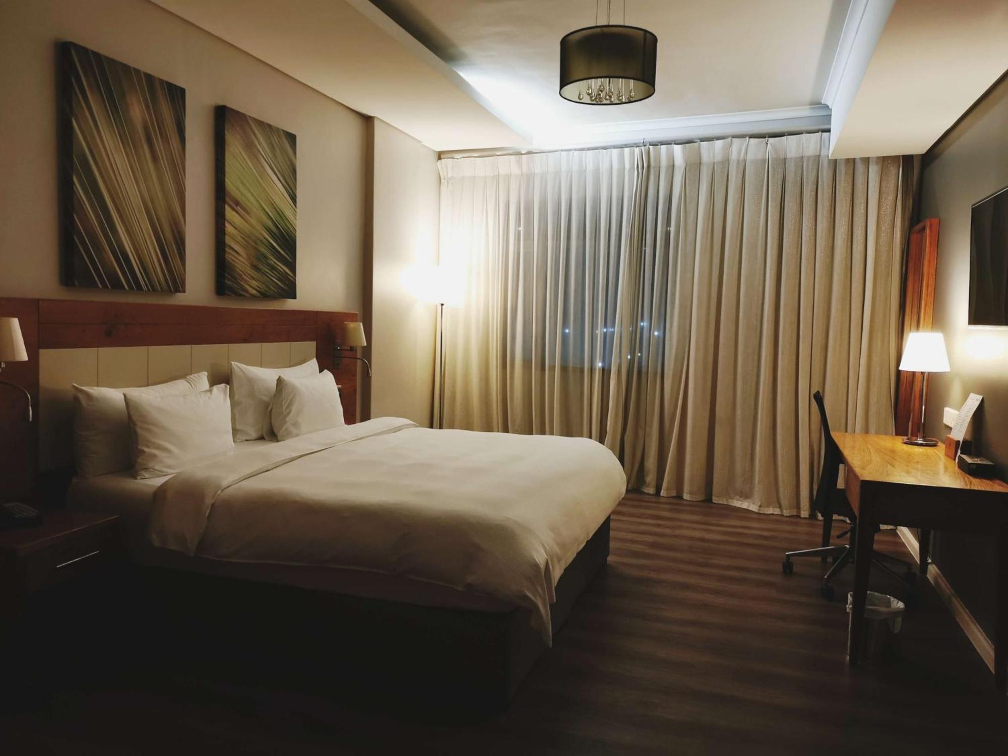 Hotel Doubletree By Hilton Cape Town Upper Eastside Exterior foto