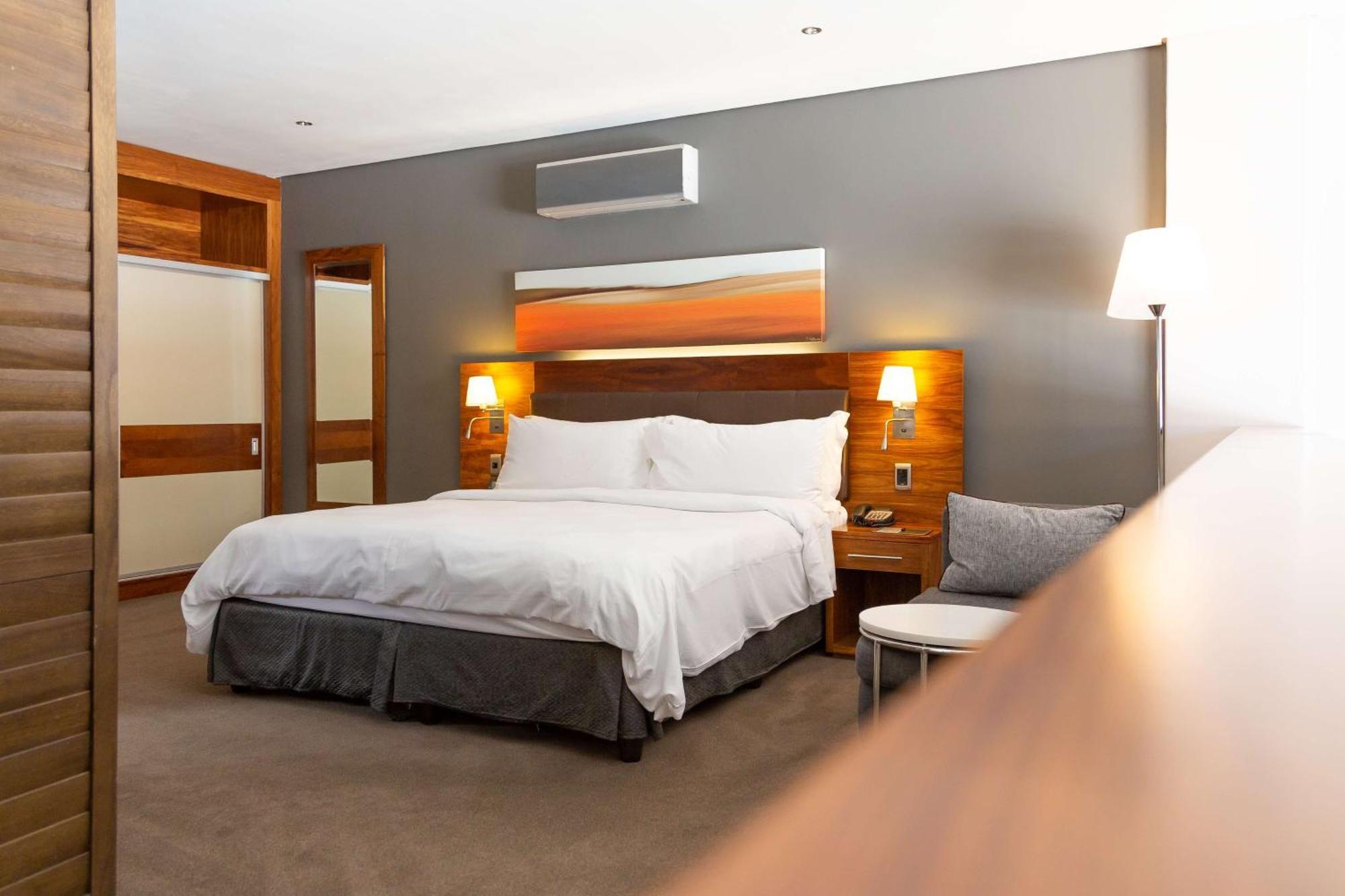 Hotel Doubletree By Hilton Cape Town Upper Eastside Exterior foto