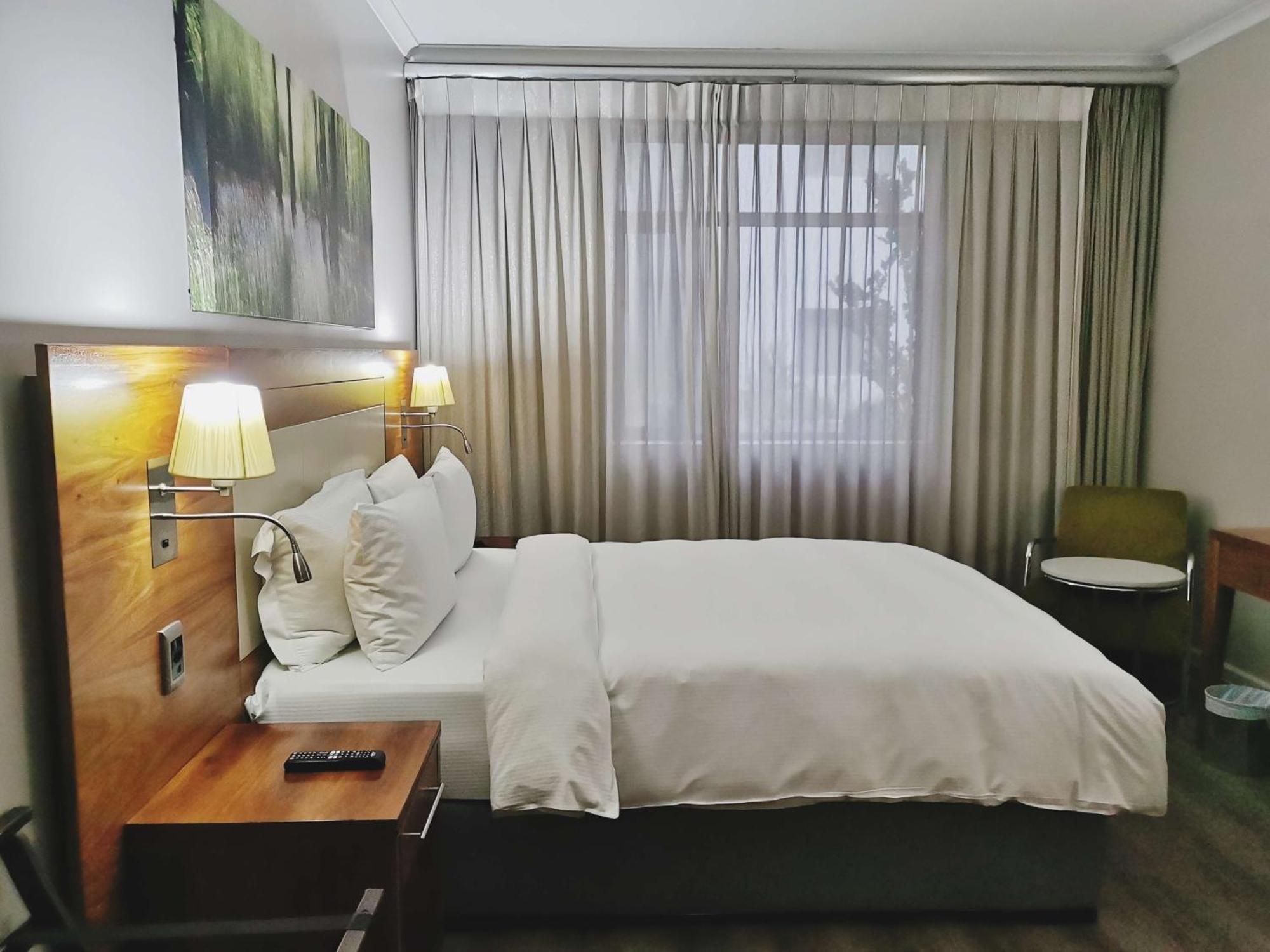 Hotel Doubletree By Hilton Cape Town Upper Eastside Exterior foto