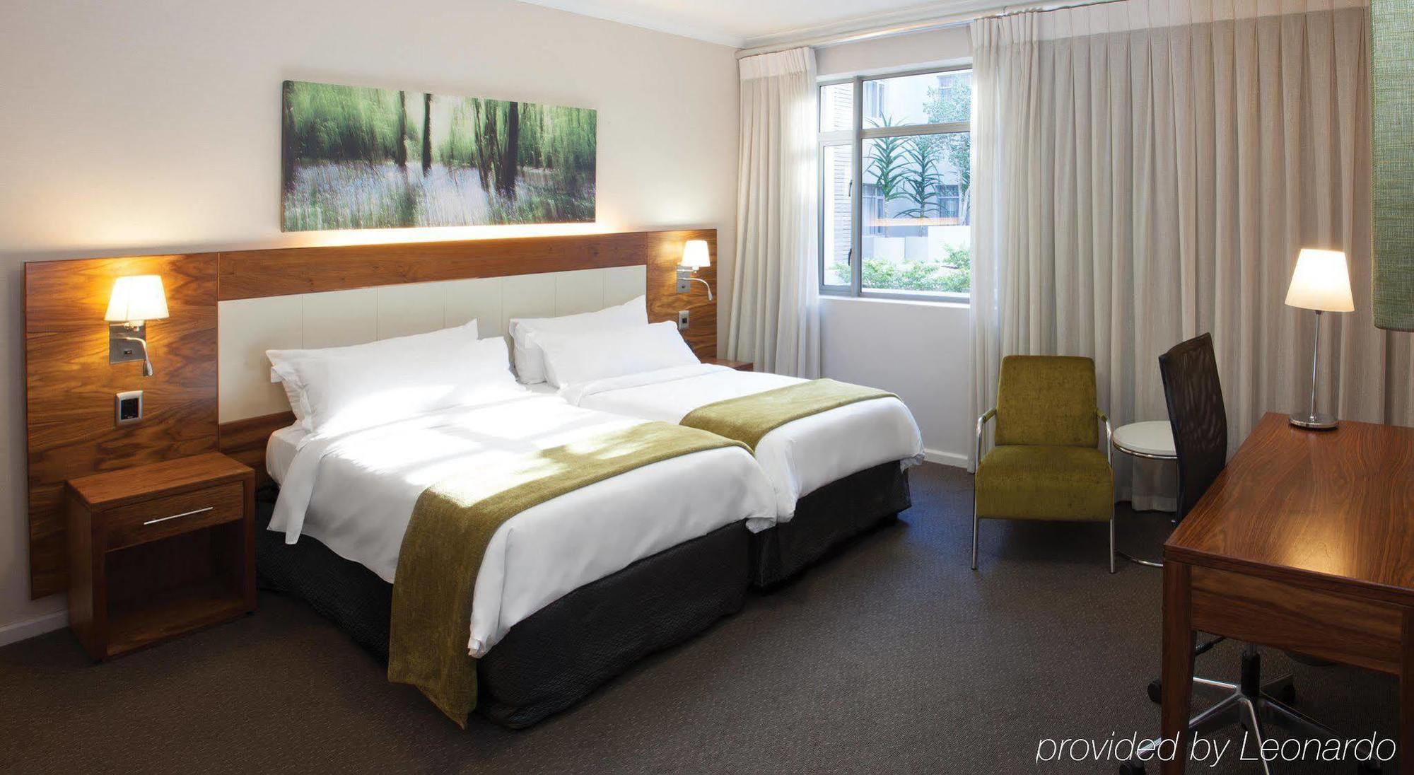 Hotel Doubletree By Hilton Cape Town Upper Eastside Exterior foto